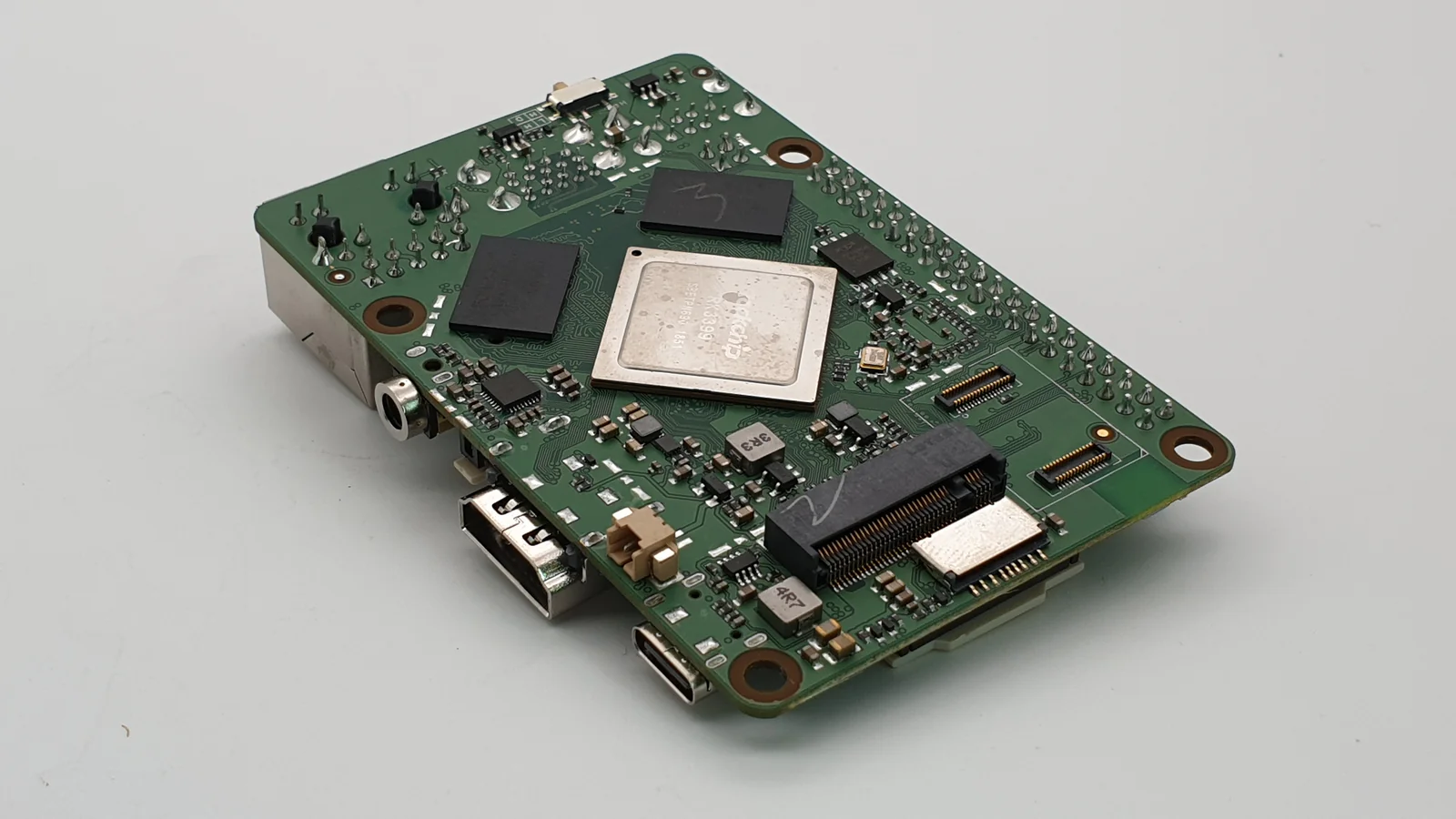 ROCK 4 Model B - Board only (2,4/5GHz WLAN Bluetooth 5.0)